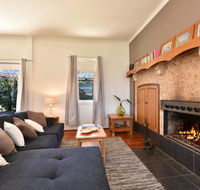 Somerville Wines Farmstay in Broke super cute house on working farm. Walk for miles. - Perth Resorts