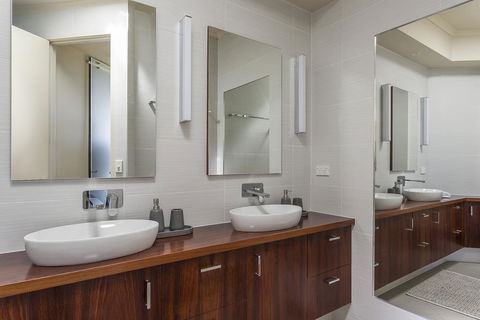 Sophisticated Contemporary Coastal Living With Sweeping Views In Cape Schanck - Accommodation Perth 3