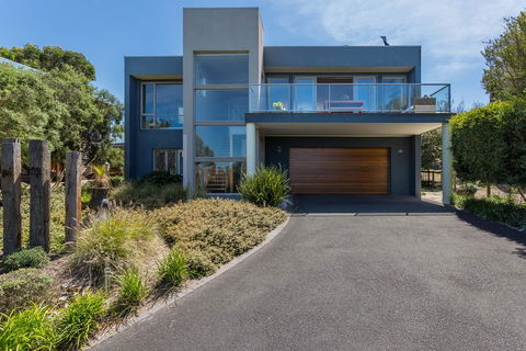 Sophisticated Contemporary Coastal Living With Sweeping Views In Cape Schanck - Accommodation Perth 2
