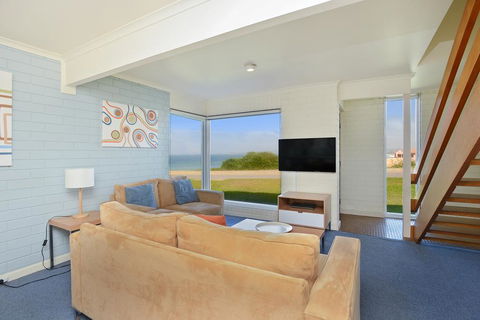 South Seas Beachfront Apartments - Accommodation Perth 3