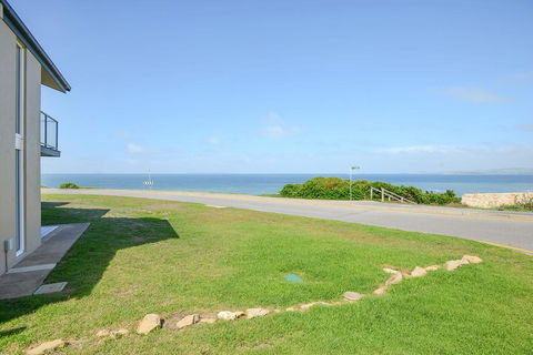 South Seas Beachfront Apartments - Accommodation Perth 1
