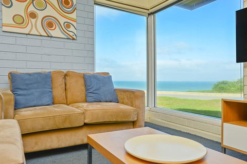 South Seas Beachfront Apartments - Accommodation Perth 2