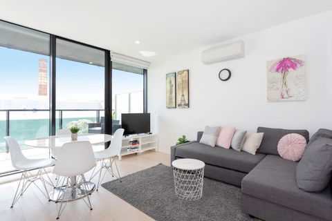 South Yarra City View Apartment With Car Park, Amazon Alexa, Spotify, Netflix, And WiFi - Accommodation Perth 1