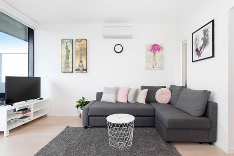 South Yarra City View Apartment With Car Park, Amazon Alexa, Spotify, Netflix, And WiFi - Accommodation Perth 2