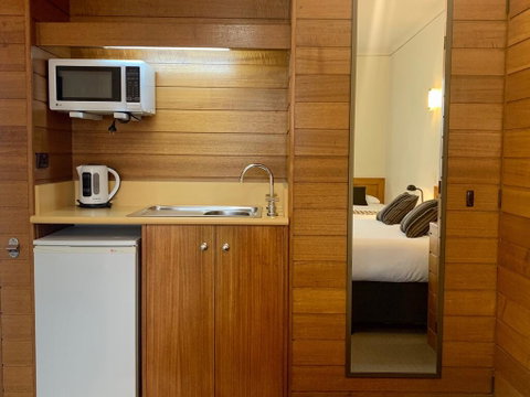 Sovereign Park Motor Inn - Accommodation Perth 2