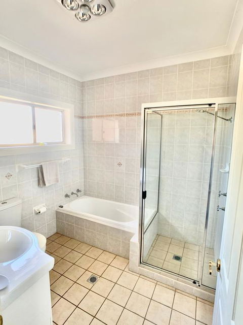 Spacious 2 Bed, 2 Bath Villa - Central Location - Quiet - Accommodation Perth 3