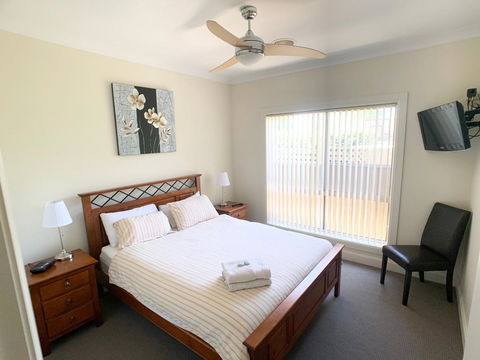 Spacious 2 Bed, 2 Bath Villa - Central Location - Quiet - Accommodation Perth 2