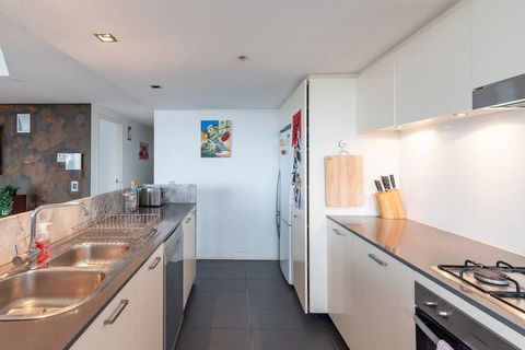 Spacious 2 Bedroom Flat In Wolli Creek - Accommodation Perth 1