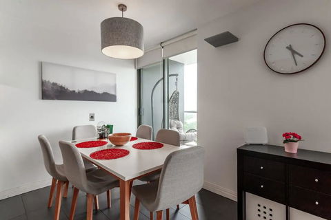 Spacious 2 Bedroom Flat In Wolli Creek - Accommodation Perth 2