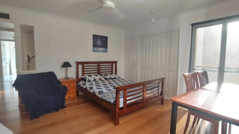 Spacious 2 Bedroom Unit, Private Bath, Kitchen, RV Parking On 5 Acres, 10 Min To Fraser Island Barge - Accommodation Perth 1