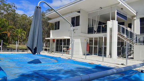 Spacious 2 Bedroom Unit, Private Bath, Kitchen, RV Parking On 5 Acres, 10 Min To Fraser Island Barge - Accommodation Perth 0