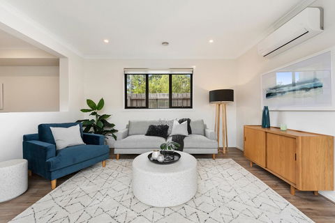 Spacious 4-Bed House With Parking And Backyard - Accommodation Perth 2