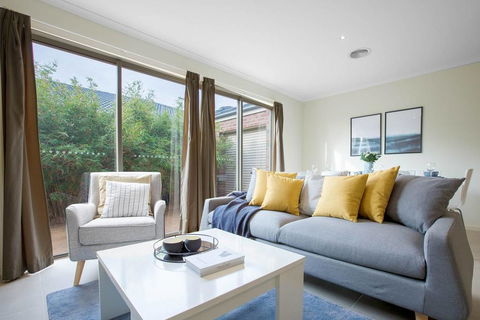 Spacious Lovely 5Beds Home@Point Cook - Accommodation Perth 0