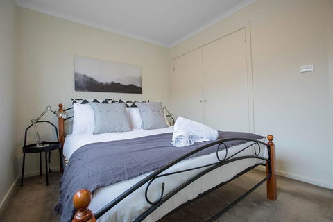 Spacious Lovely 5Beds Home@Point Cook - Accommodation Perth 2