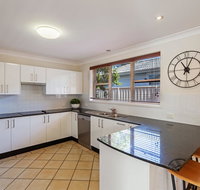 Spacious Modern  Walk to the Beach - Accommodation Perth
