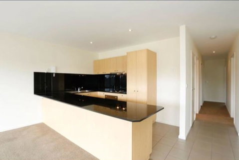 Spectacular River Views In Fabulous Footscray. - Accommodation Perth 3