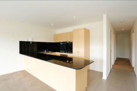Spectacular River Views In Fabulous Footscray. - Accommodation Perth 3