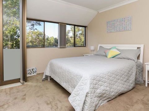 Spectacular Views & Walking Distance To The Beach! - Accommodation Perth 3