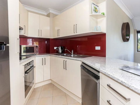 Spectacular Views & Walking Distance To The Beach! - Accommodation Perth 2