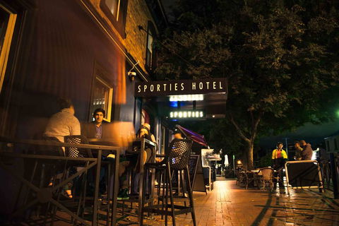 Sporties Hotel - Perth Resorts 1