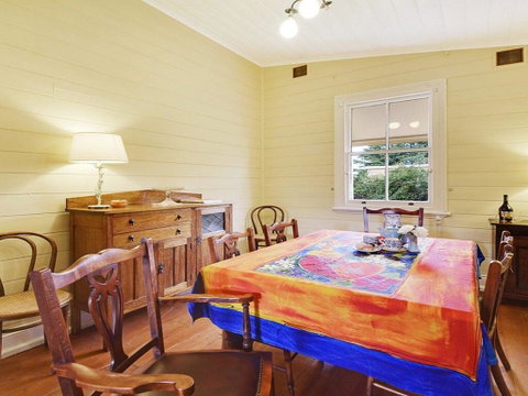 Station Masters Cottage - Classic Quaint & Nostalgia - Accommodation Perth 3