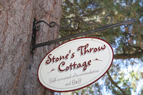 Stone's Throw Cottage Bed And Breakfast - Accommodation Perth 1