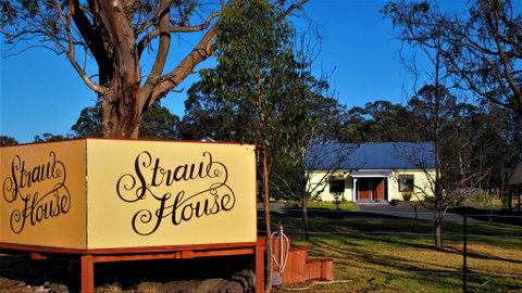 Straw House B And B - Accommodation Perth 0