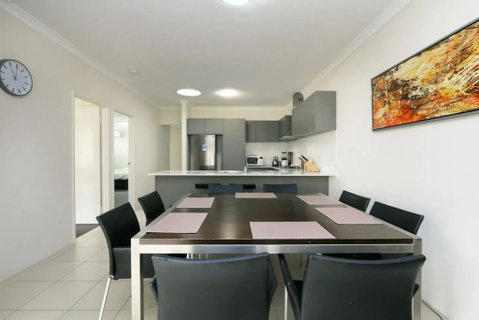 Stunning Home Near Scarborough Beach Sleeps 11 - Accommodation Perth 2