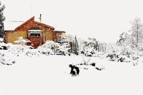 STUNNING HOME WITH AMAZING VIEWS - Just 20 Mins To The City And Only 10 To MONA! - Accommodation Perth 0