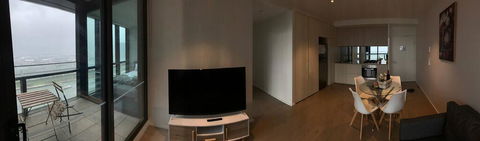 Stunning River View: Free Parking/tram/wifi - Accommodation Perth 3