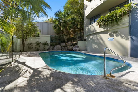 Stunning Top Floor Sunshine Beach Getaway! Unit 7 Vista Pacific 12 Bryan Street - Accommodation Perth 2
