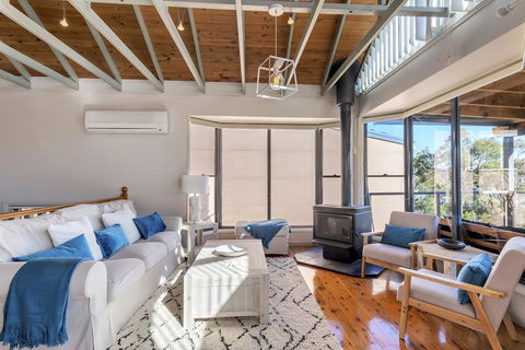 STUNNING WATERFRONT ESCAPE AT DALEYS POINT - Accommodation Perth 2