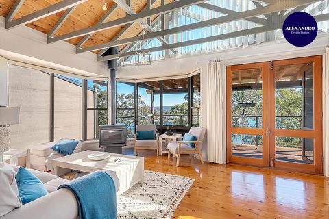 STUNNING WATERFRONT ESCAPE AT DALEYS POINT - Accommodation Perth 0