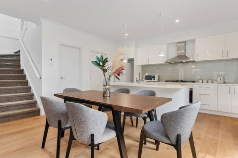 Style, Comfort And Convenience - Accommodation Perth 1