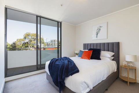 Stylish Apartment Minutes From City And Airport - Accommodation Perth 1