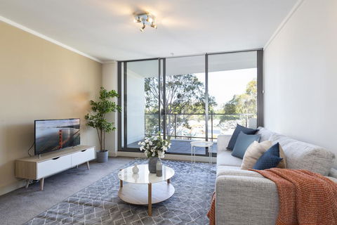 Stylish Apartment Minutes From City And Airport - Accommodation Perth 0