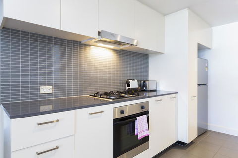 Stylish Apartment Minutes From City And Airport - Accommodation Perth 3