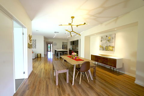 Stylish Luxe House For Big Group Near Shopping Center - Perth Resorts 0