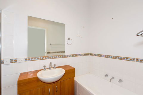 STYLISH, SUN-DRENCHED AND SOPHISTICATED - Accommodation Perth 2