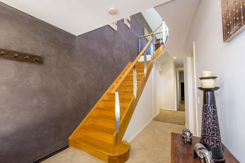STYLISH, SUN-DRENCHED AND SOPHISTICATED - Accommodation Perth 1