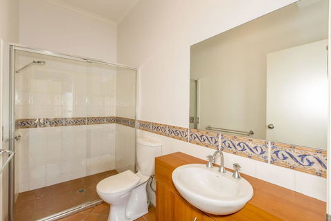 STYLISH, SUN-DRENCHED AND SOPHISTICATED - Accommodation Perth 3
