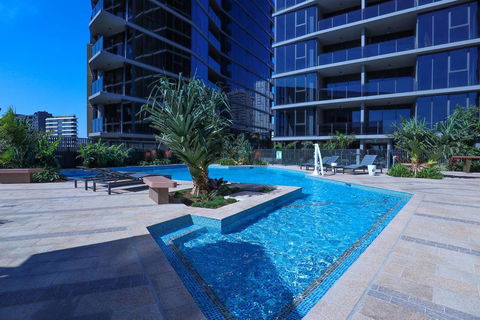 Stylist 2 Bedrooms Apartment With Pool/GYM/Parking - Accommodation Perth 2