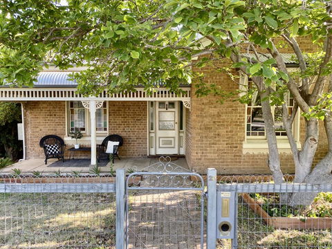 SUMMER HOUSE - CENTRAL LOCATION Near PARK - Accommodation Perth 3