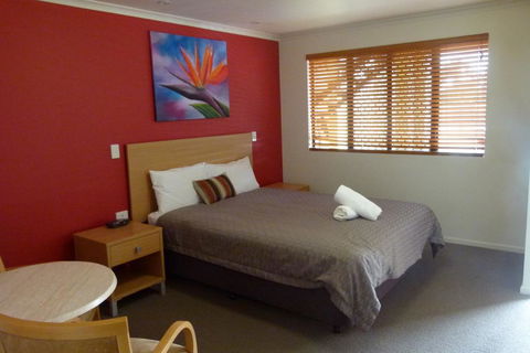 Summit Motel - Accommodation Perth 0