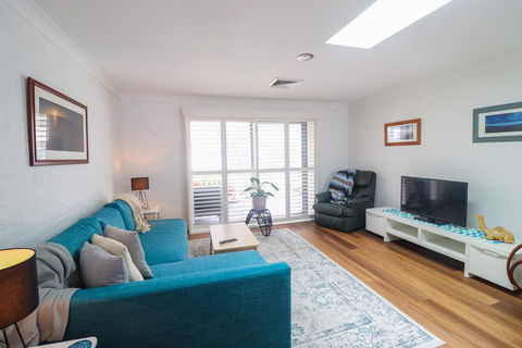 Sunflower Villa In Raffertys Resort - Accommodation Perth 2