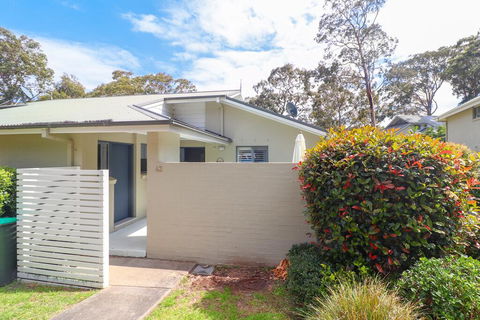 Sunflower Villa In Raffertys Resort - Accommodation Perth 1