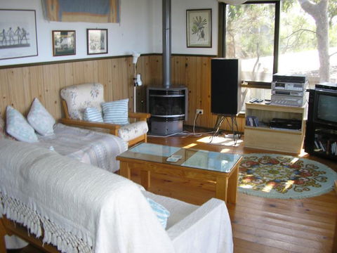 Sunningdale Beach House 16 - Perth Resorts 3