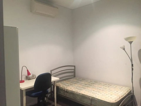 Sunny 3 Bedroom Apartment In Turrella - Accommodation Perth 2