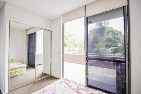 Sunny 3 Bedroom Apartment In Turrella - Accommodation Perth 3