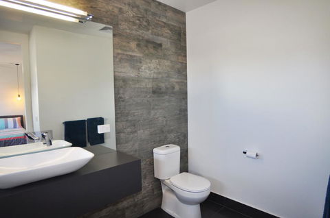 SUNNYSIDE - SURF SIDE - Accommodation Perth 1